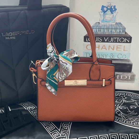 🌟Caramel Color Satchel Tote Bag with Gold Accents🌟NWT also can be crossbody - Picture 2 of 9